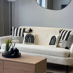 Trendy In Free Parking Apartment Cardiff