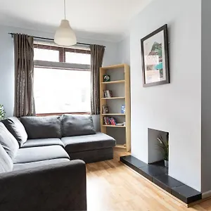 Holiday home - 3 Bedroom Cosy - Walking Distance To, Belfast