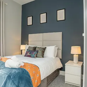 Apartment 2 Bdr & 1 Bdr At Queens Uni By Breaks, Belfast